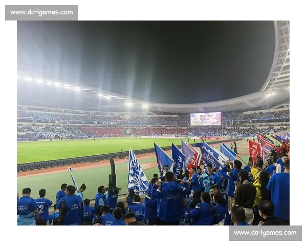 苏超争议一幕！泰州 5 号恶意踹人染红，裁判判罚引球迷集体声讨