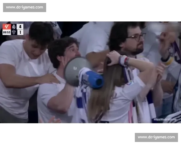 逆天吊射!她懵圈了:这球怎么进的? 逆天吊射!她懵圈了:这球怎么进的?